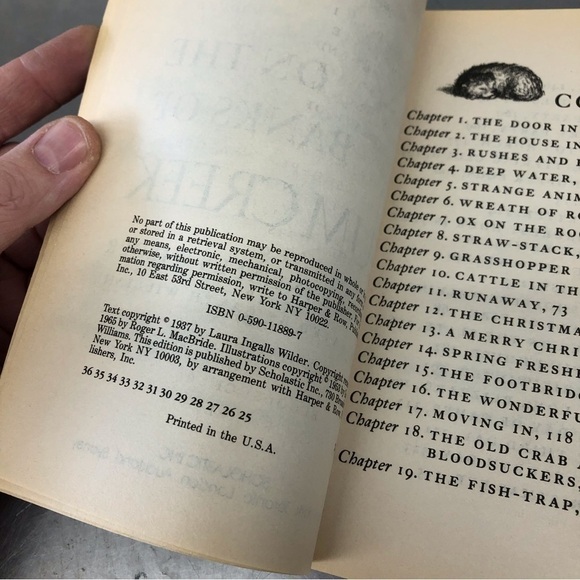 On the Banks of Plum Creek by: Laura Ingalls Wilder, paperback book - Picture 2 of 6